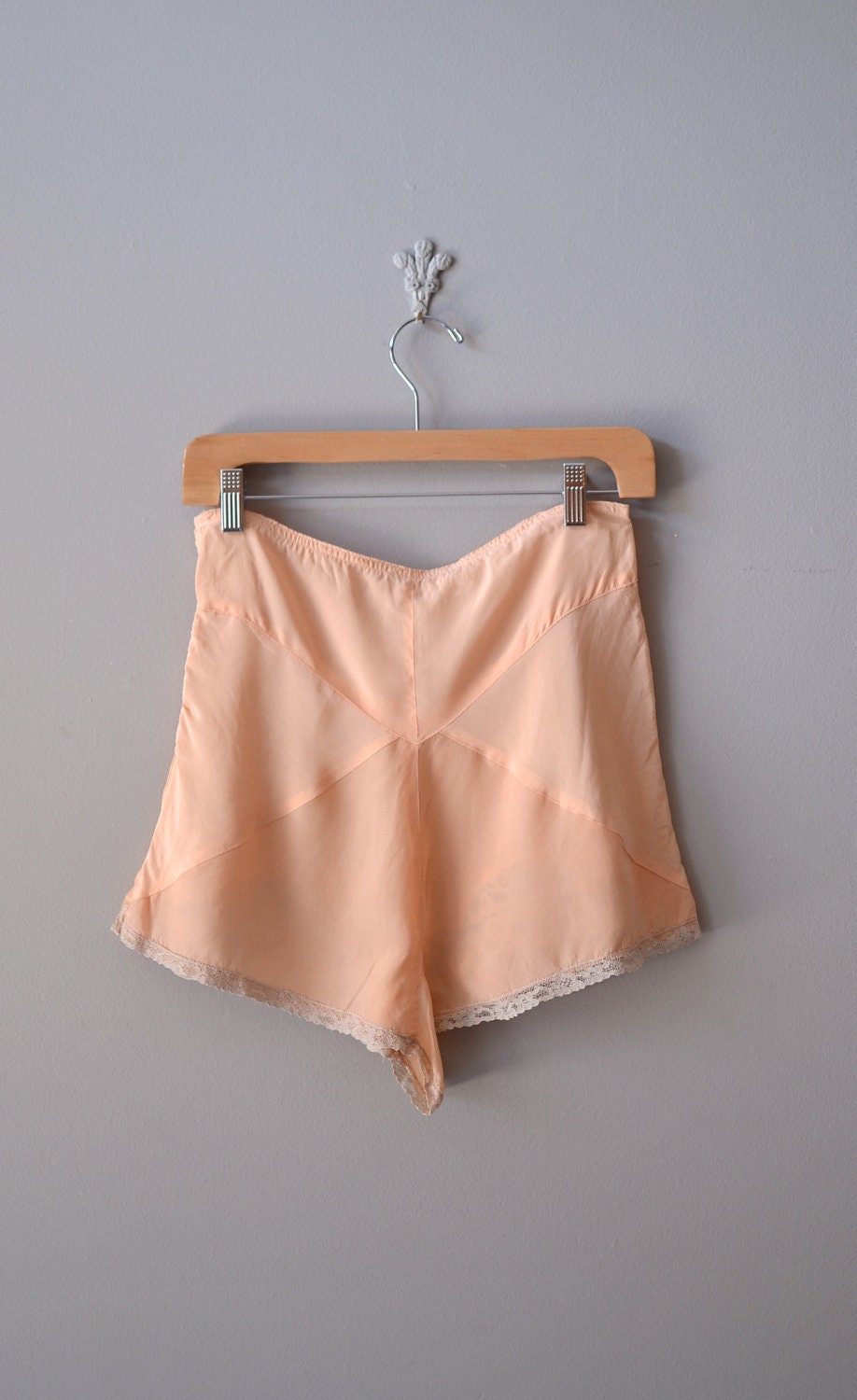 40s tap pants / 1940s lingerie / lace tap pants