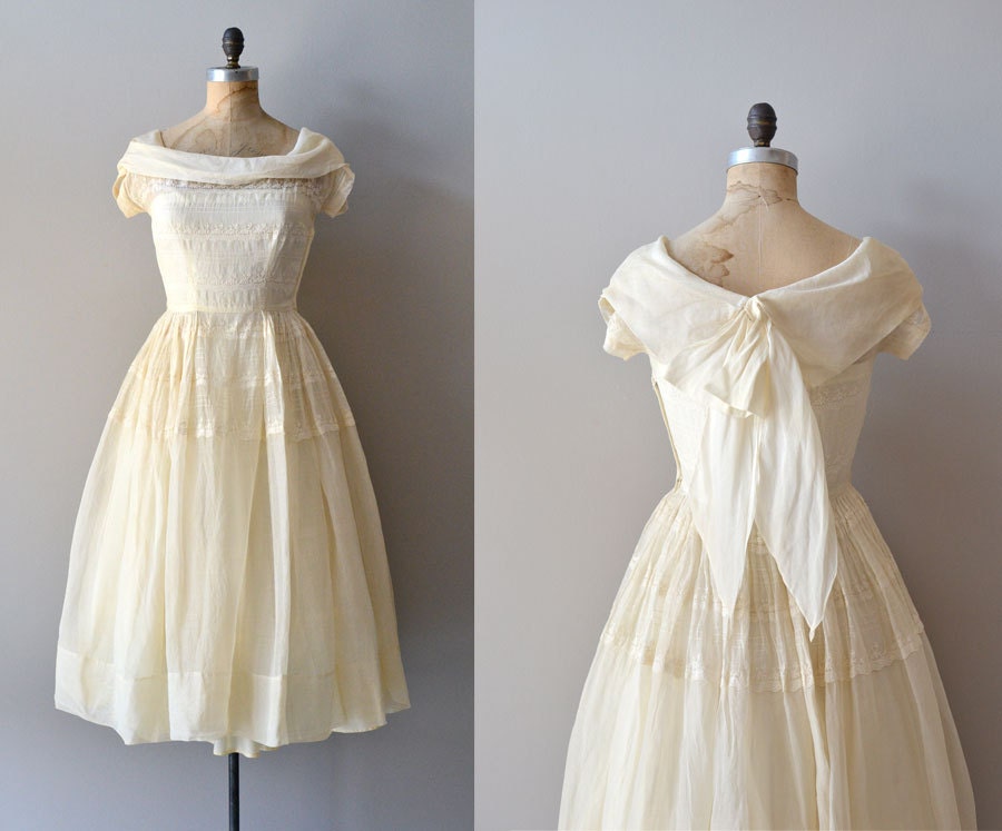 r e s e r v e d...1950s dress / embroidered 50s dress / Quaintrelle dress