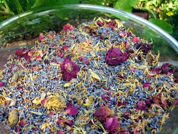Potpourri Herbal Blend, Lavender Scented. Bulk ( 4 ounces) Organic herbs to make scented sachets, bath tea & bridal shower favors