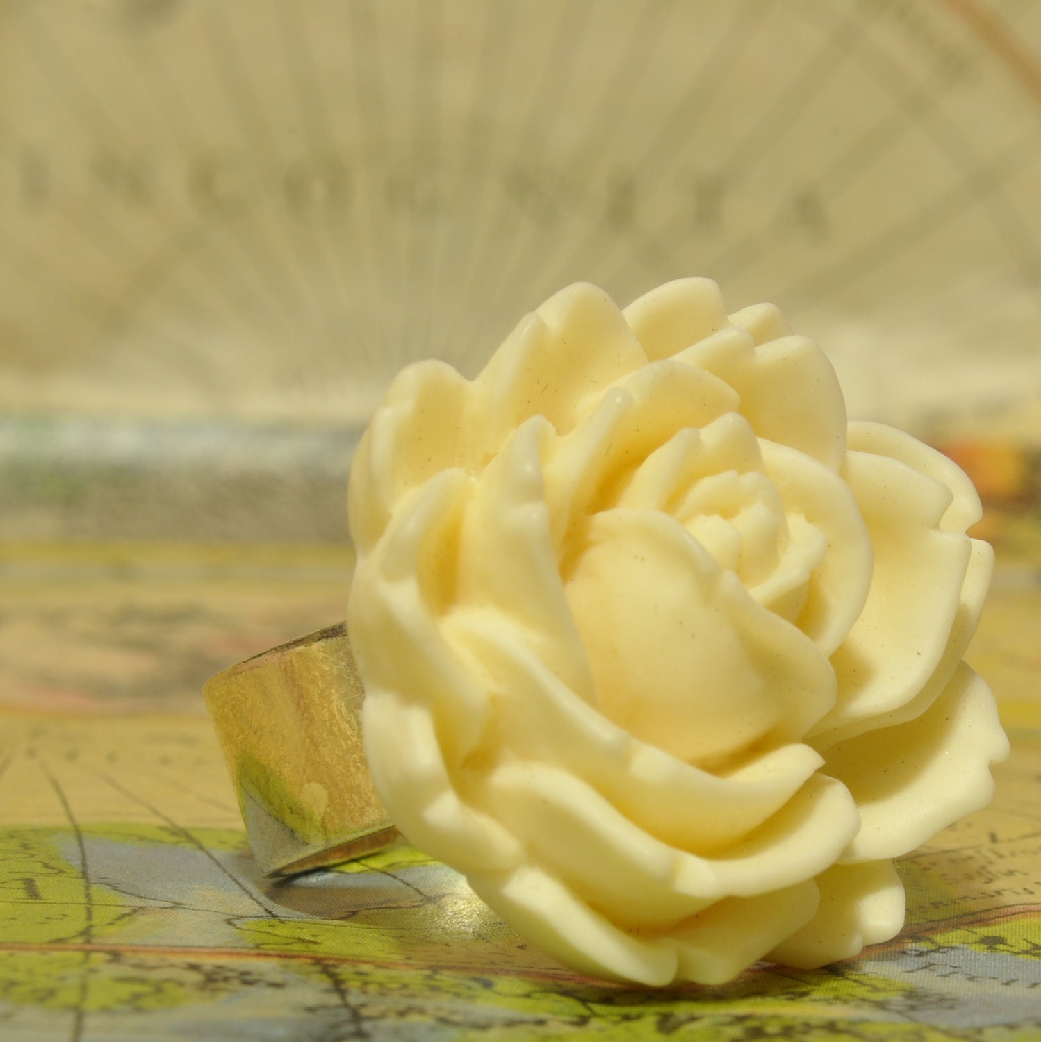 Vintage Style Resin Ring with Large Ivory Rose