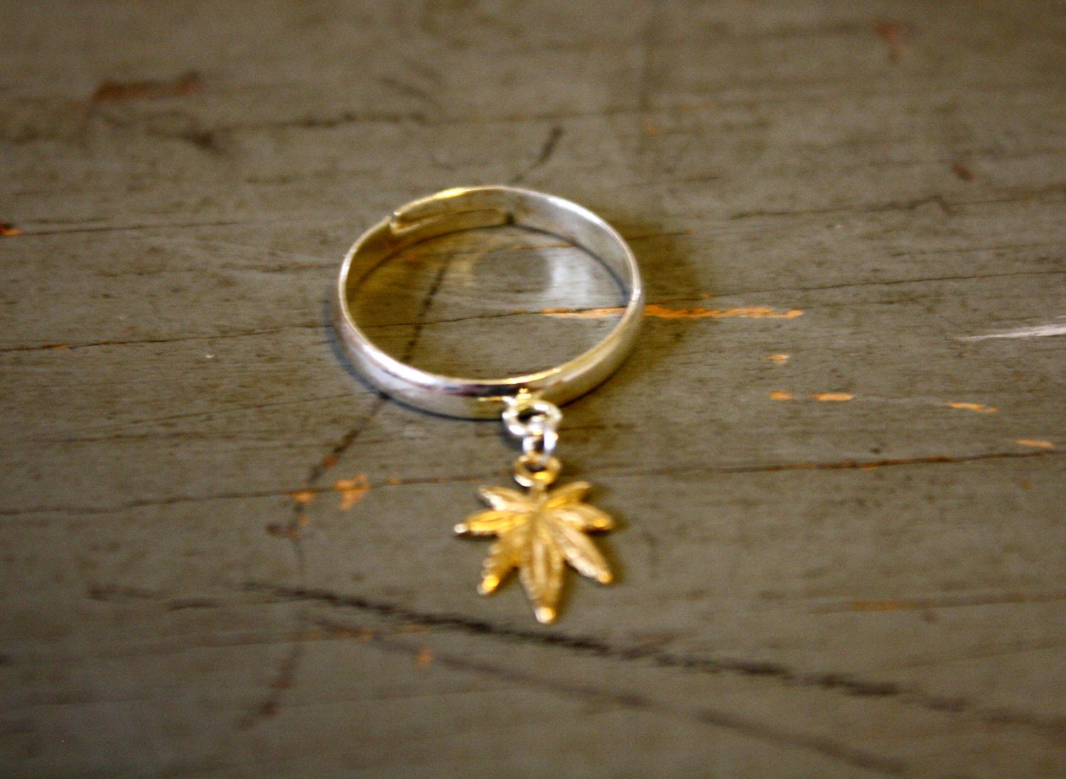Weed leaf Dangle Charm Ring