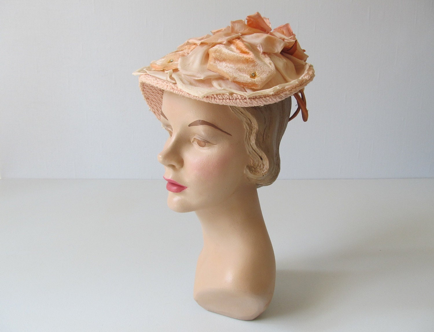 1950s Hat /  50s Peach Hat  / Trillium