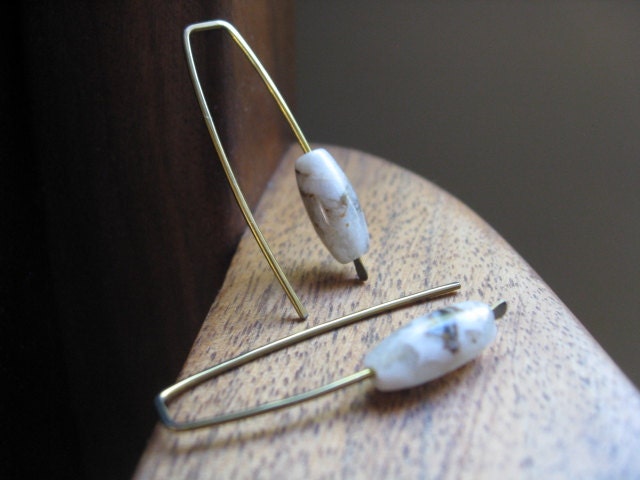 niobium earrings in agate stones. yellow gold niobium earrings. modern earrings. splurge.