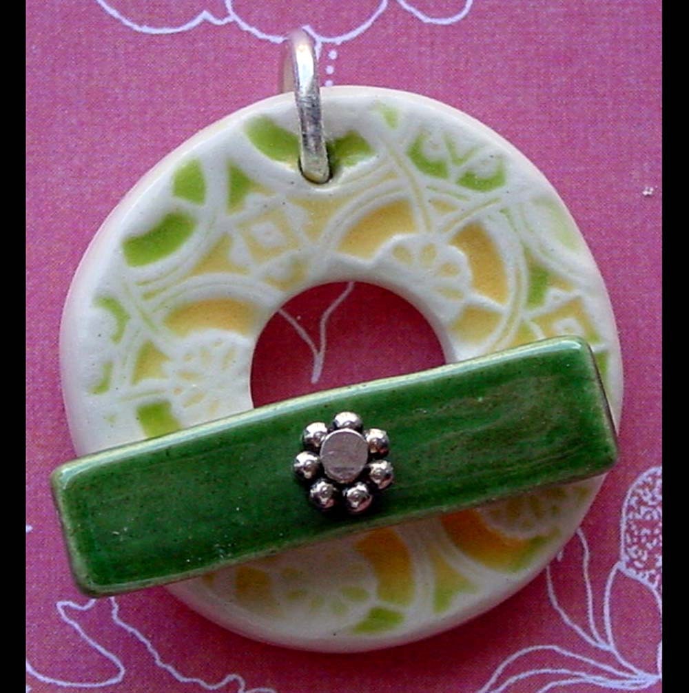 Cathedral Window Circle Clasp - Focal Ceramic Toggle Clasp