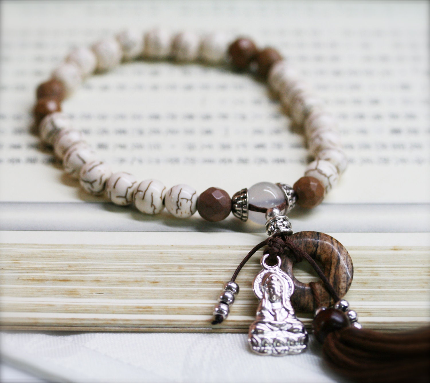 Pacifying wrist mala (stretchable), Howlite, petrified wood, agate and jasper