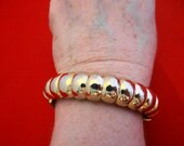 Vintage LISNER signed gold cuff or bangle bracelet in great condition