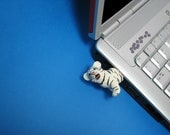 8 GB White Tiger Cub USB Flash Drive