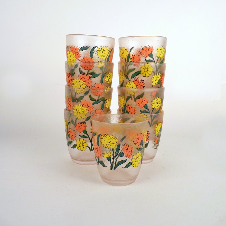 Vintage Plastic Drinking Cup Glass with Large Red and Yellow Flowers Printed all Around Great for kids Men Women hold 8 oz Price Under 30