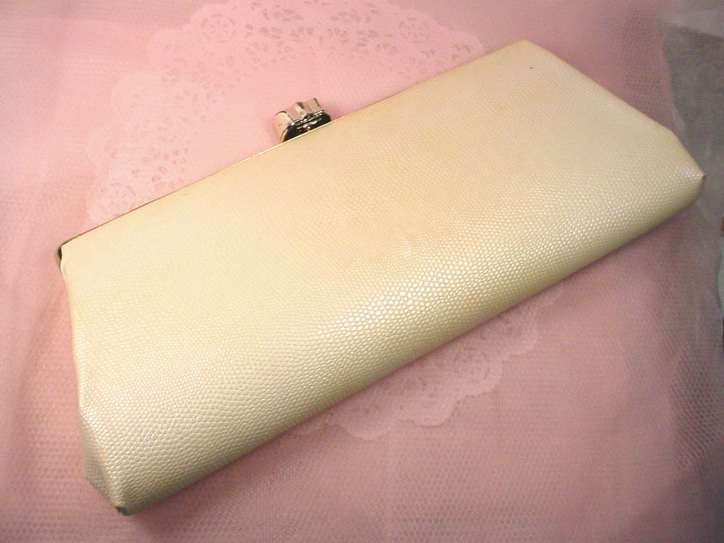 Vintage WHITE Vinyl Clutch Purse 1960s Faux Lizard Snake Skin