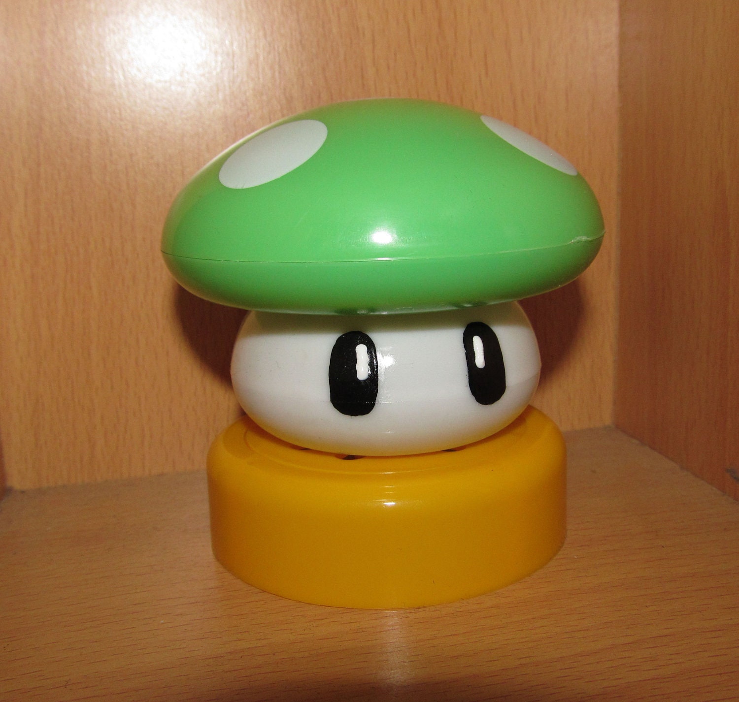 Super Mario Brothers GREEN 1-Up Mushroom SMALL Touch Lamp Night Light - NES Retro Video Game Geek Housewares