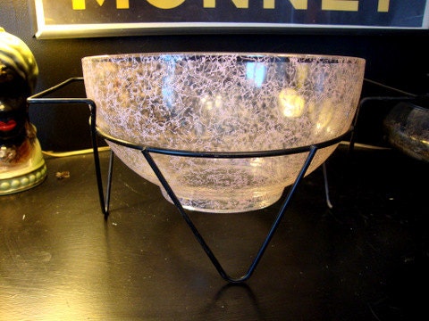 Mod Pink Spaghetti Splatter Large Fruit Salad Bowl with Metal Holder