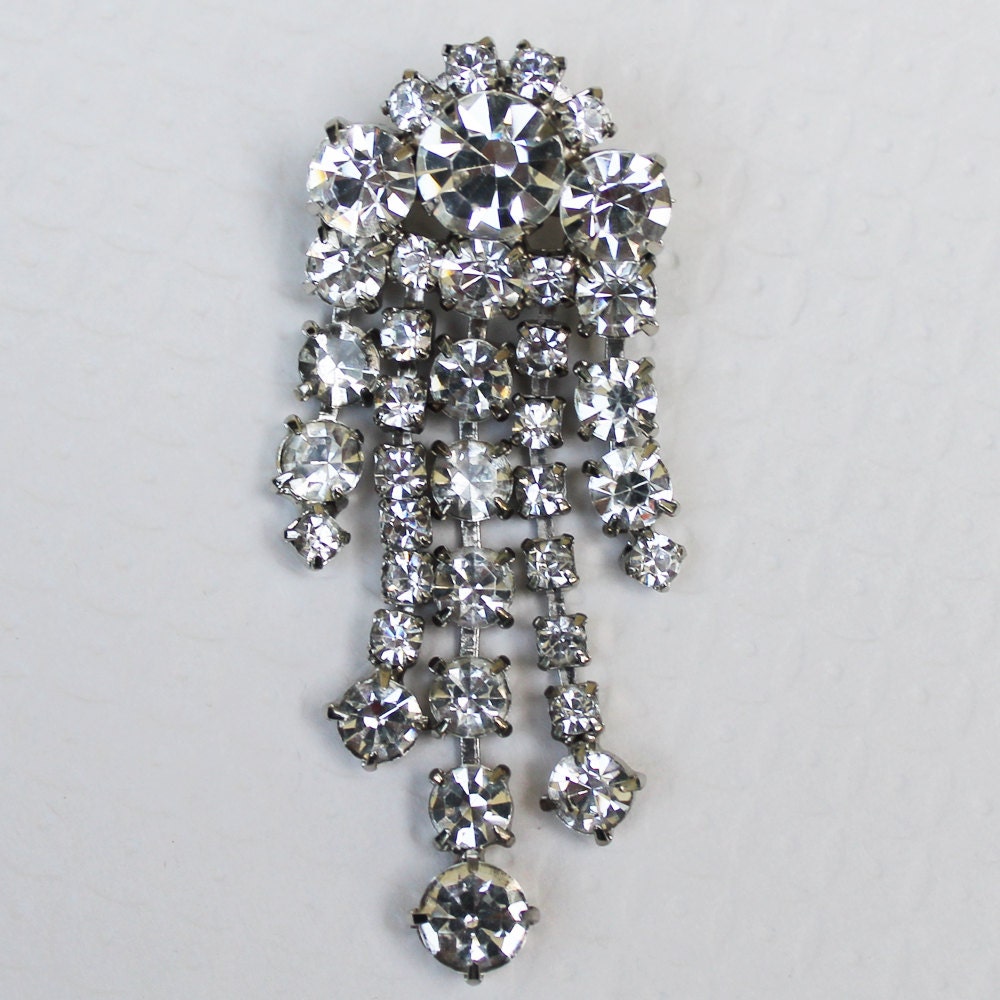 Dangling Vintage Clear Rhinestone Brooch