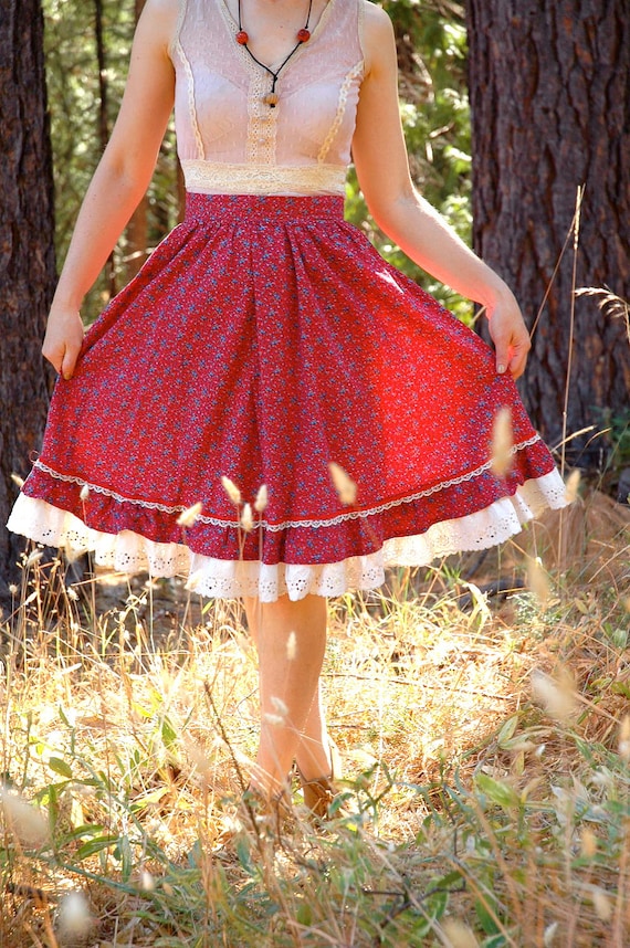 Gunne Sax Style Prairie Skirt... 1970s Calico Skirt... 100% Cotton... RASPBERRY PICKING SKIRT (25 Inch Waist)