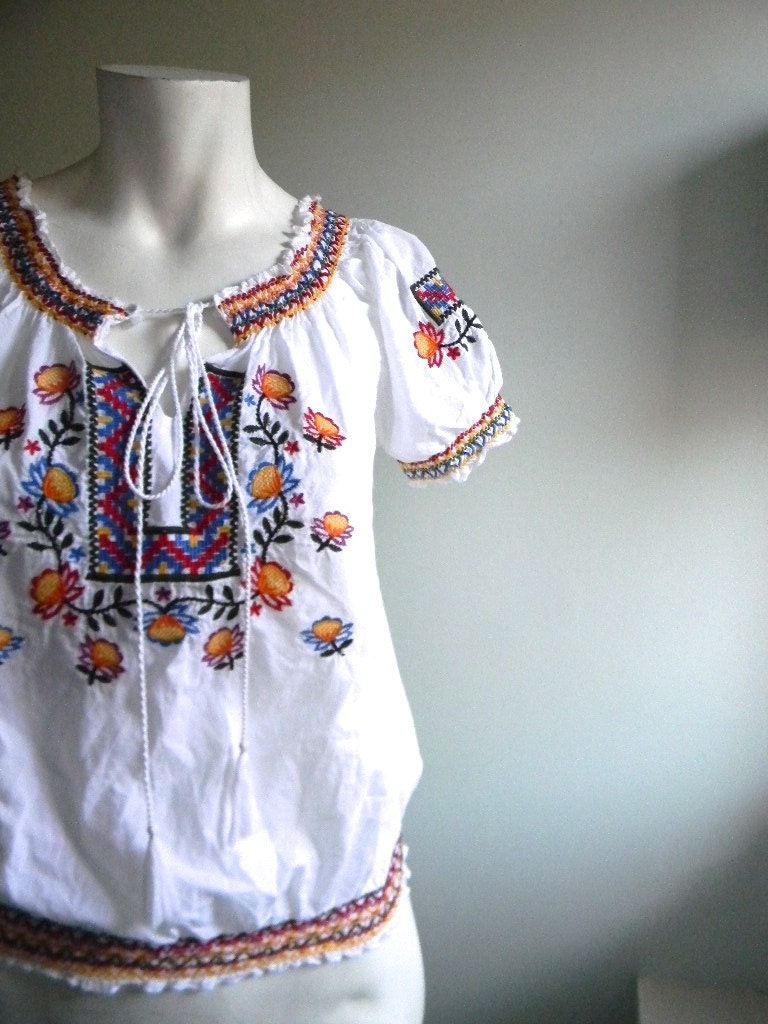 vintage. Mexican Embroidered Top / XS S