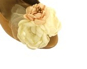 Wedding Shoes Bouquets - Ivory and Cream Flower Shoe Clips. Ivory and Cream Shoe Clips