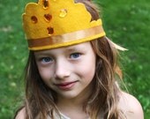 20% wool blend marin scalloped princess cut felt crown with gemstones and adjustable ribbon tie.  available in gold or grey.