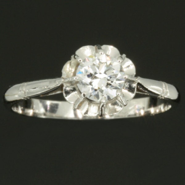 Elegant platinum high quality diamond engagement ring crafted c.1940 France excellent condition