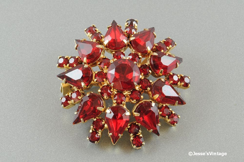 Garnet Ruby Red Rhinestone Brooch Gold Tone