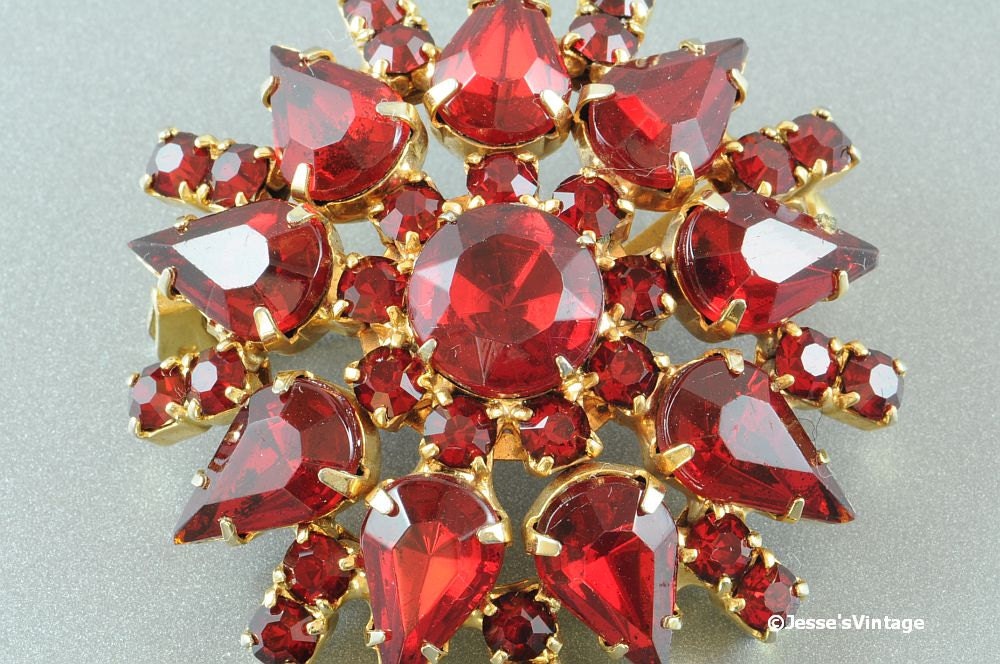Garnet Ruby Red Rhinestone Brooch Gold Tone