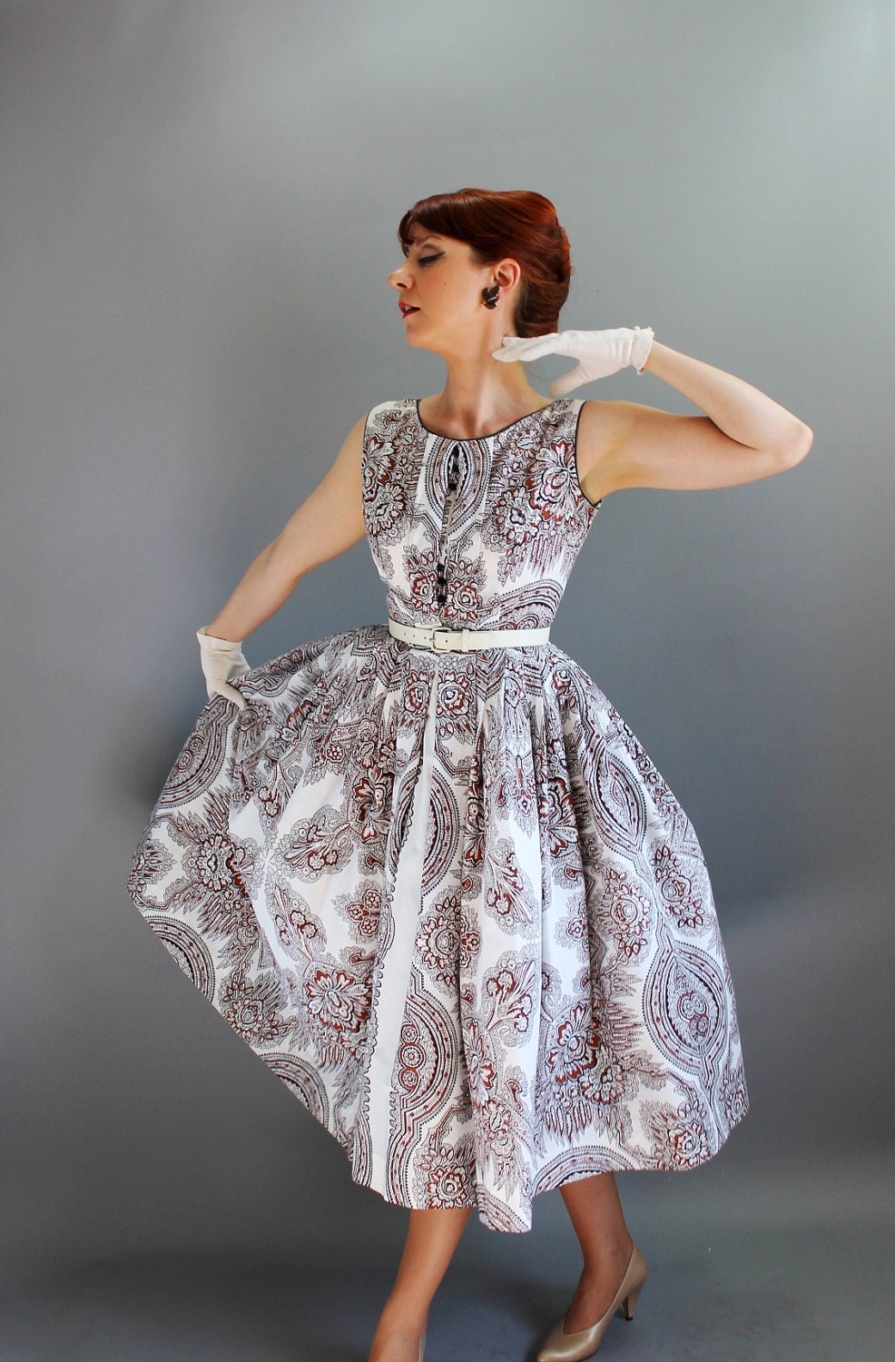 Sale - Vintage 1950s White Brown Paisley Full Skirt Dress. Mad Men Fashion. Party Dress. Cocktail. Bridesmaids. Fall Fashion. Size Medium