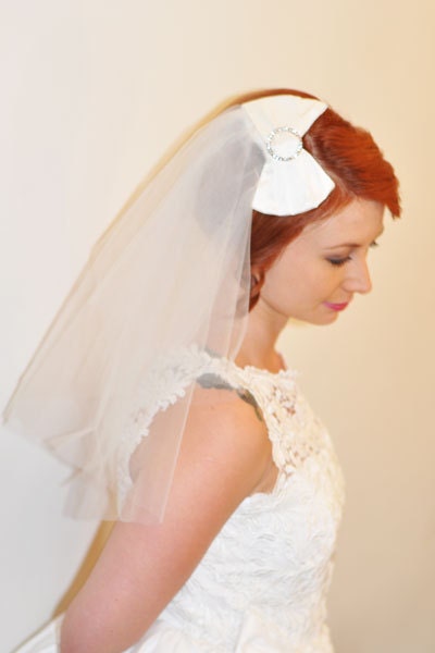 Bridal Bow Veil in White - Beautiful Modern Wedding Veil