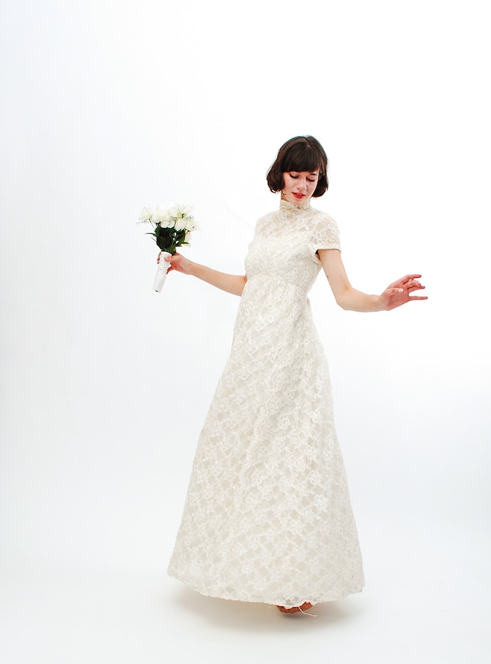 Vintage 1970s Wedding Dress - 70s Wedding Gown - Ivory Floral Embroidery