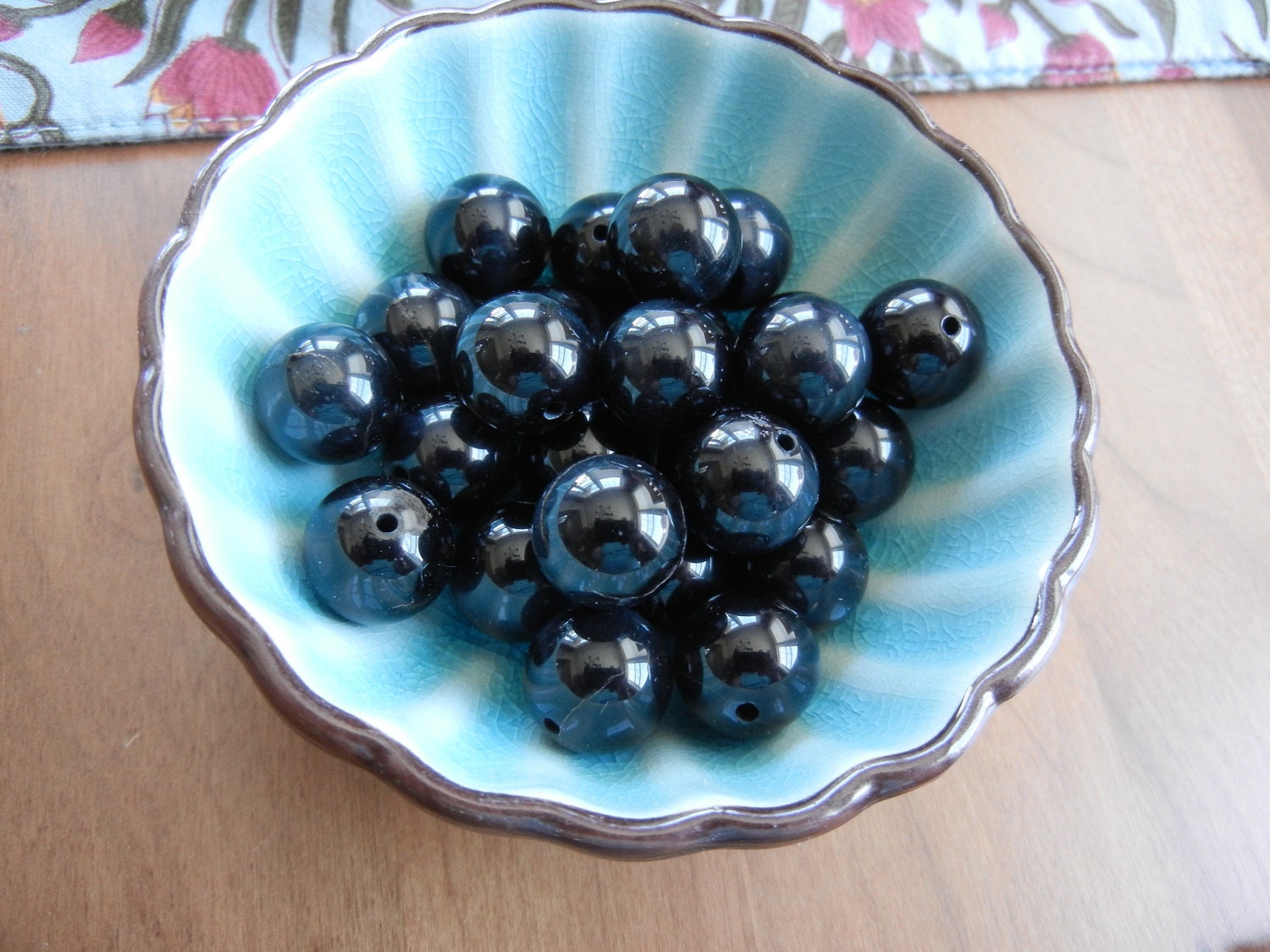 FREE HOLIDAY SHIPPING, Destash,12mm,Black with silvery cats eyes, 25 beads