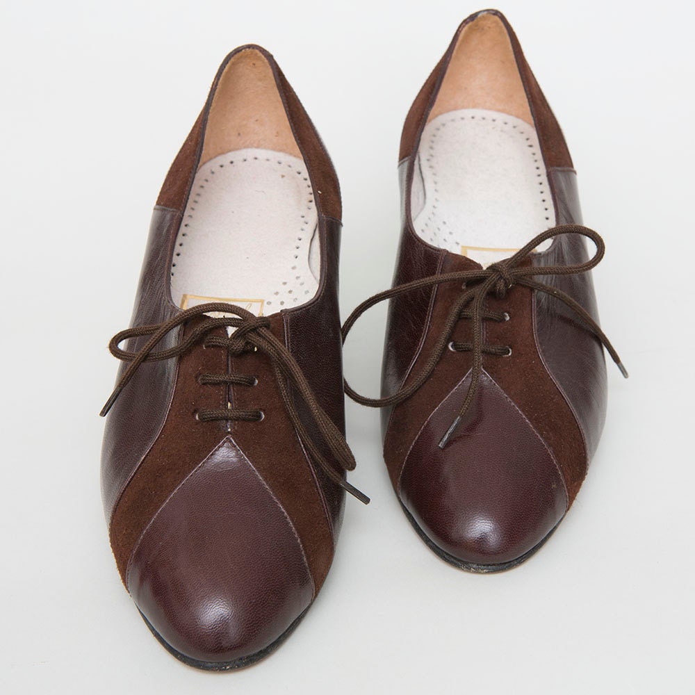 size 7 NOS Vintage lace up heeled Brown Leather Shoes