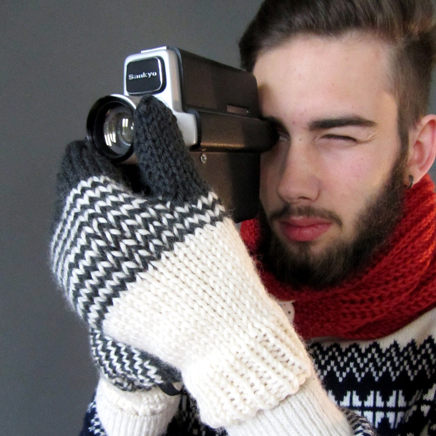 Unisex Retro Mittens in Charcoal Grey