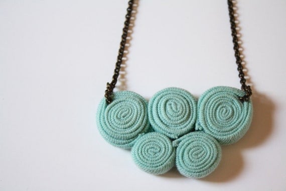 5 circles necklace / celadon
