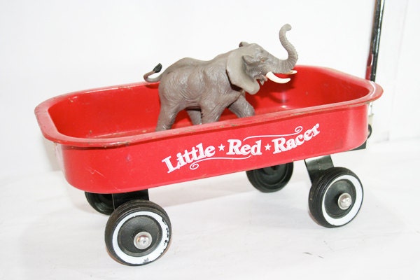Vintage Small Red Wagon - flattirevintage