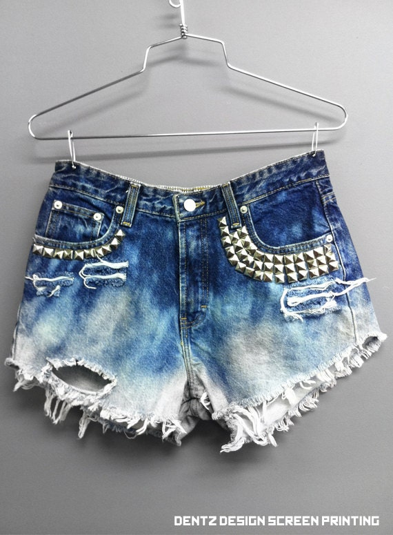 High Waisted jean shorts with rhinestuds denim cut