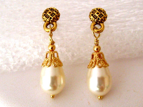 Pearl Bridal Earrings: Elegant Victorian Cream Pearl Earrings, Gold Post, Bridal Wedding Jewelry Bridesmaids Gift, Graduation Gift