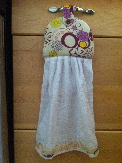 Hanging hand towel