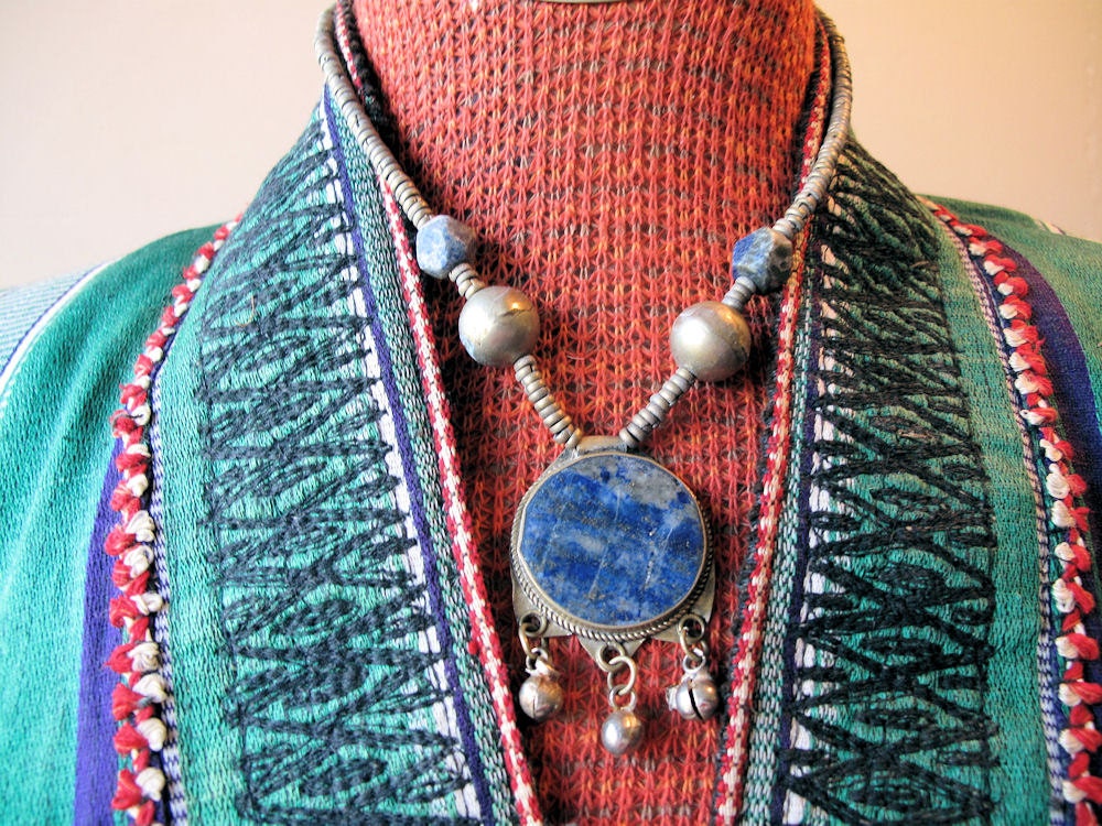 Vintage Tribal Choker Necklace with Round Lapis Lazuli Pendant from Afghanistan