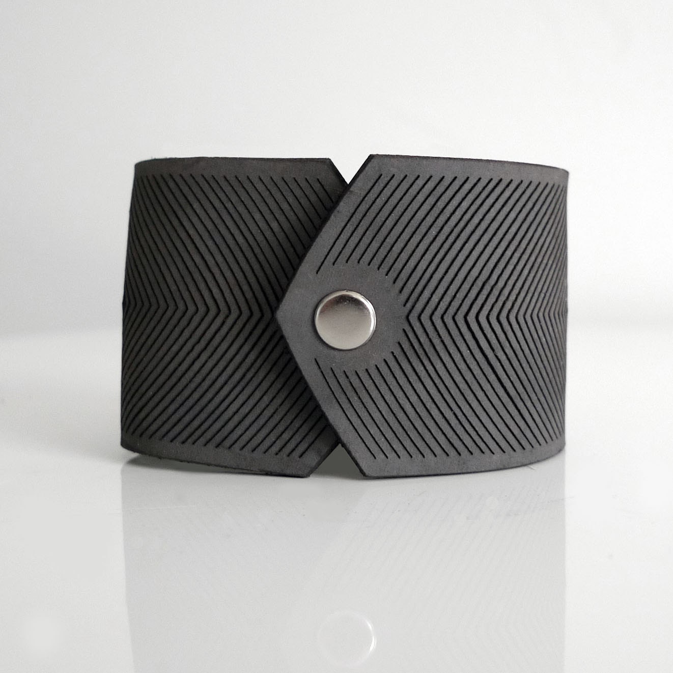 Eyedazzler II Leather Cuff