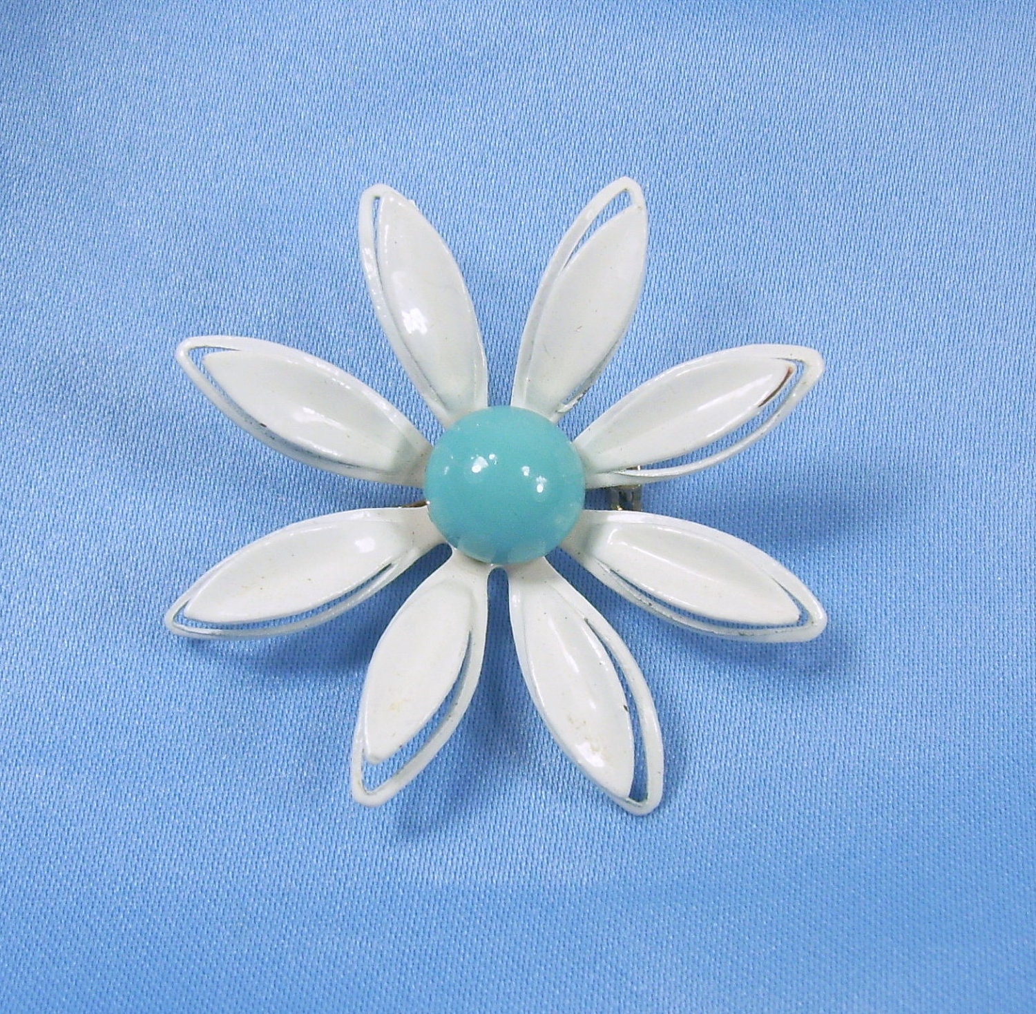 Vintage Brooch White Aqua Enamel Metal Flower Daisy 3-D Layered Pin