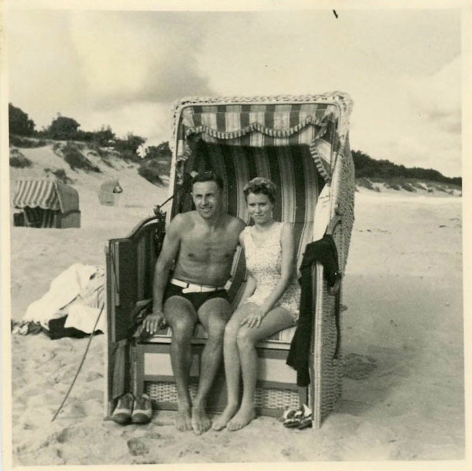 Vintage Photo "Day at the Beach", Photography, Paper Ephemera, Snapshot, Old Photo, Collectibles - 0043
