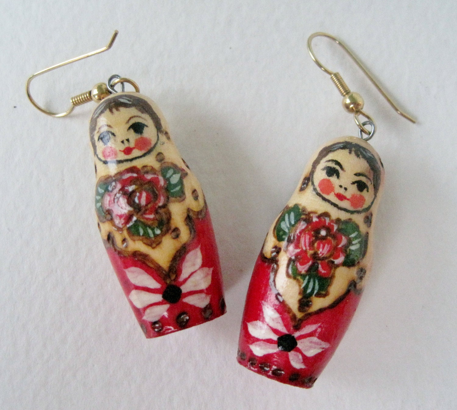 Vintage 80s Folk Rustic Hand Painted Wood Wooden Russian Matryoshka Doll Dangle Earrings