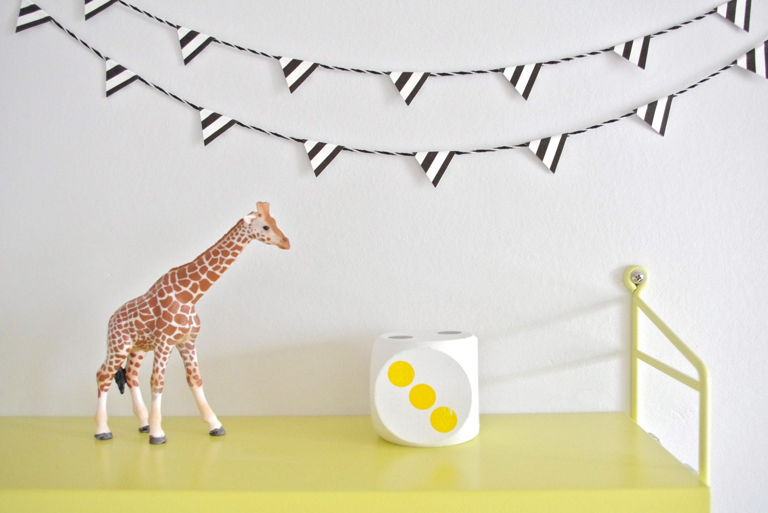 Paper Garland - Black and White  6.5ft ( 2.0m )