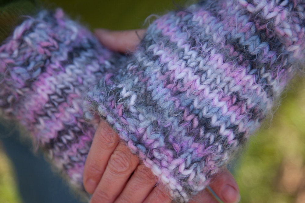 Variegated Pink & Gray Finger-less Gloves