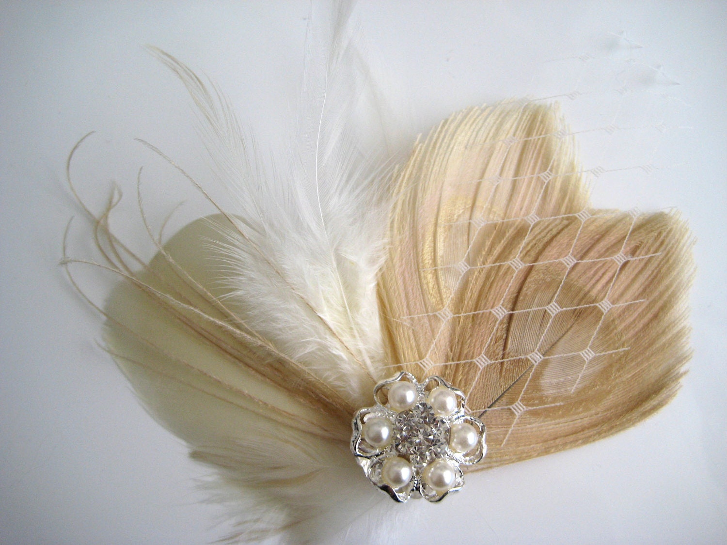 Wedding Bridal Ivory Champagne Peacock Feather Pearl Rhinestone Jewel Veiling Head Piece Hair Clip Fascinator Accessory