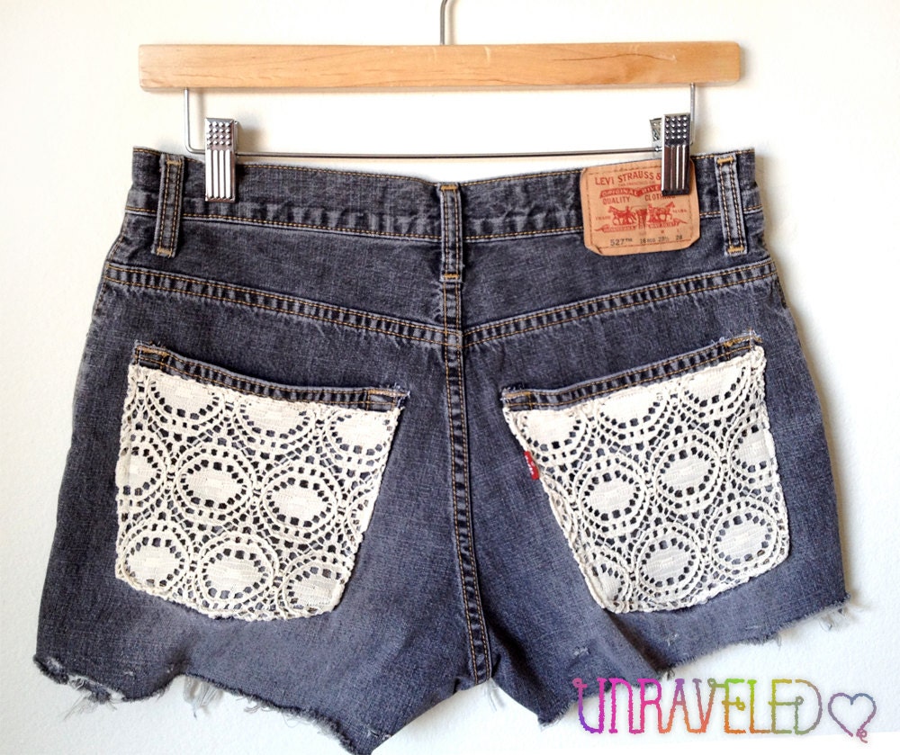 Black Levis Denim Shorts (SMALL to MEDIUM) // 2020