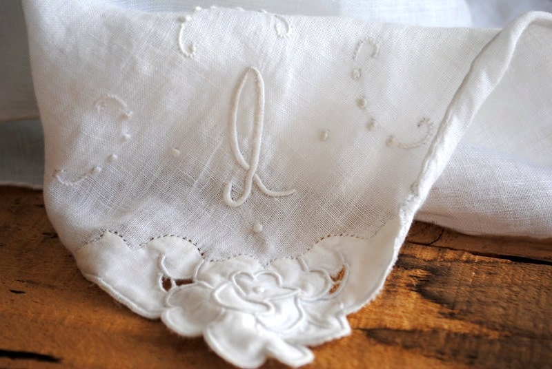 Set of 2 Vintage Handkerchiefs - Two Hankies White and Brown Embroidered Gift Set - labiblioteca