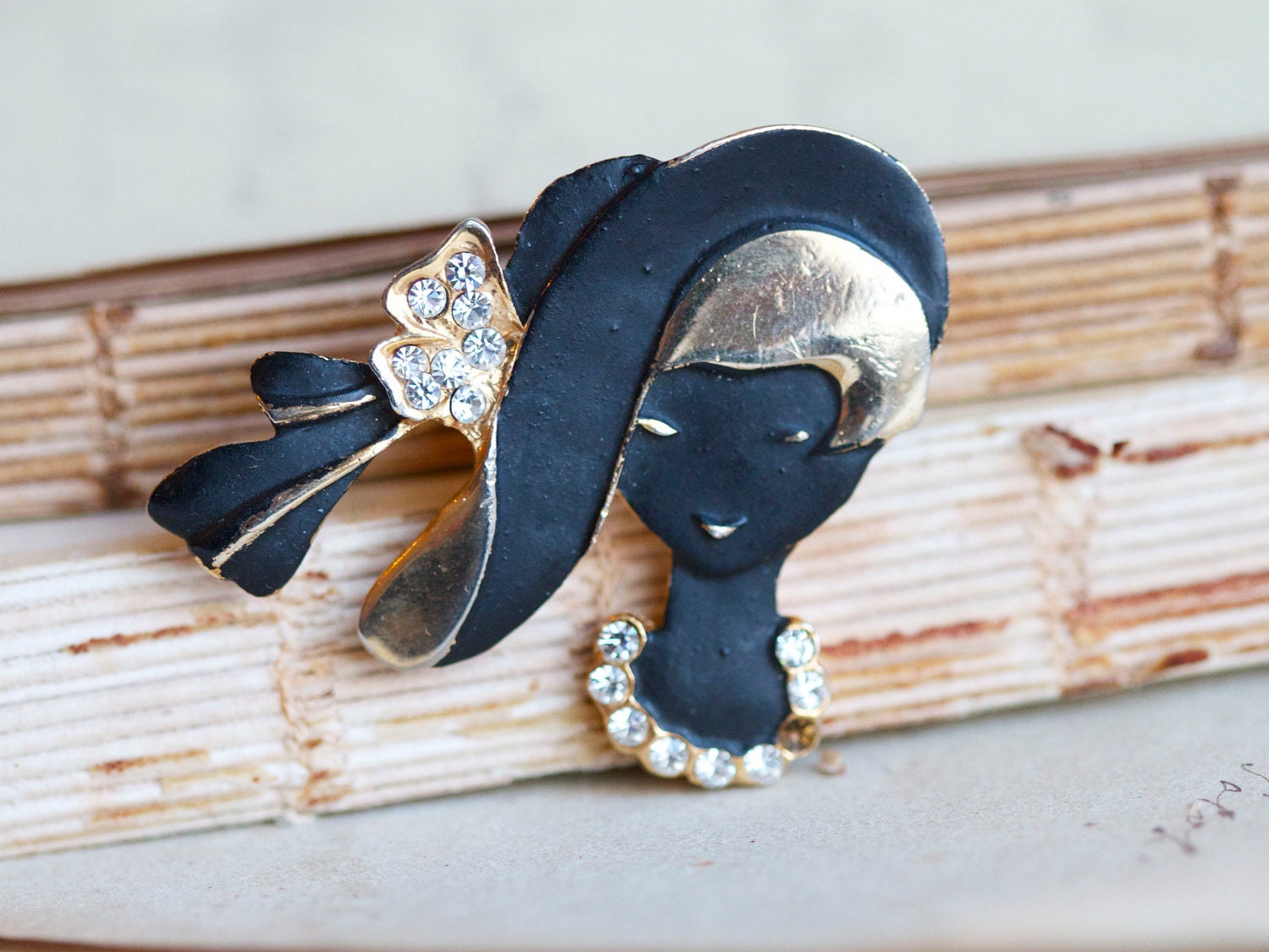Art Nouveau Brooch - Girl with Hat in Black Gold and Rhinestones