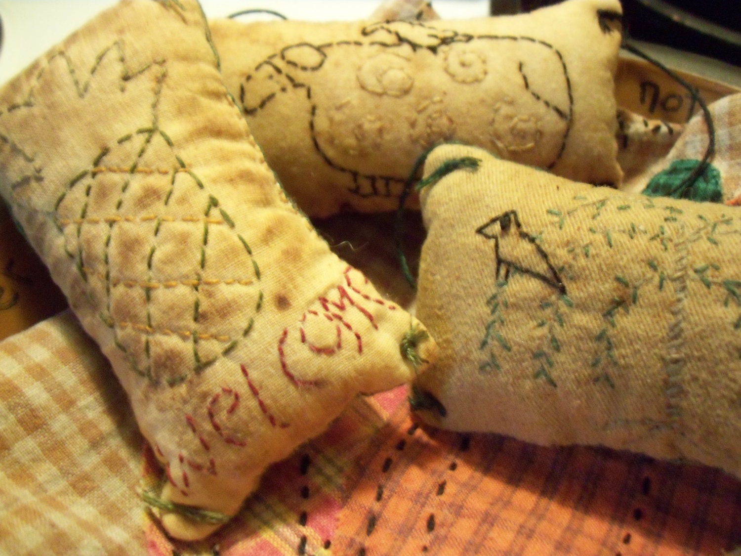 Primitive hanging pillows Bowl fillers Cupboard tucks Ornies
