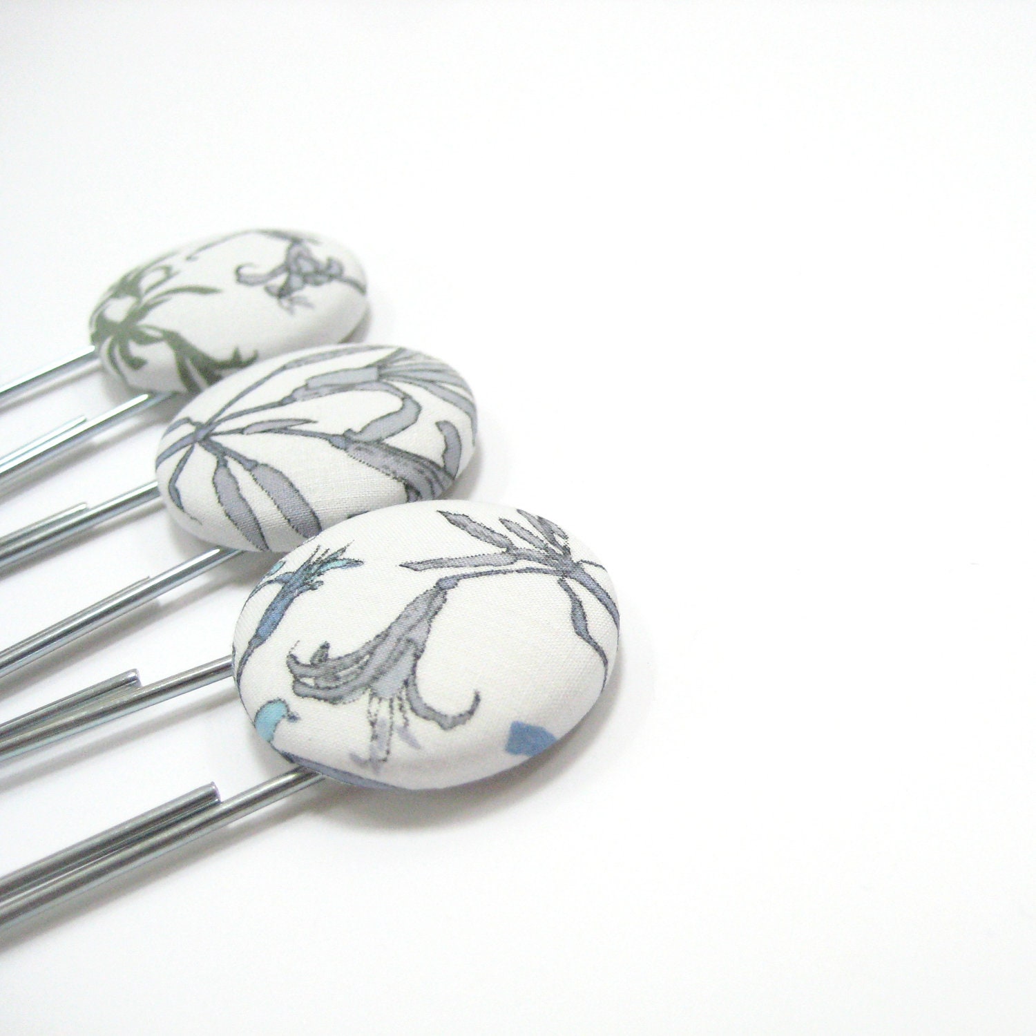 Small gift idea, Set of 3 three giant paperclips bookmarks, Liberty of London fabric white grey blue silver, Christmas cracker fillers