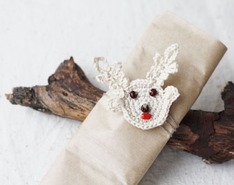 Christmas deer gift wrap option Reindeer applique Eco friendly gift wrapping Neutral beige decor Rustic gift wrapping ideas Woodland Holiday