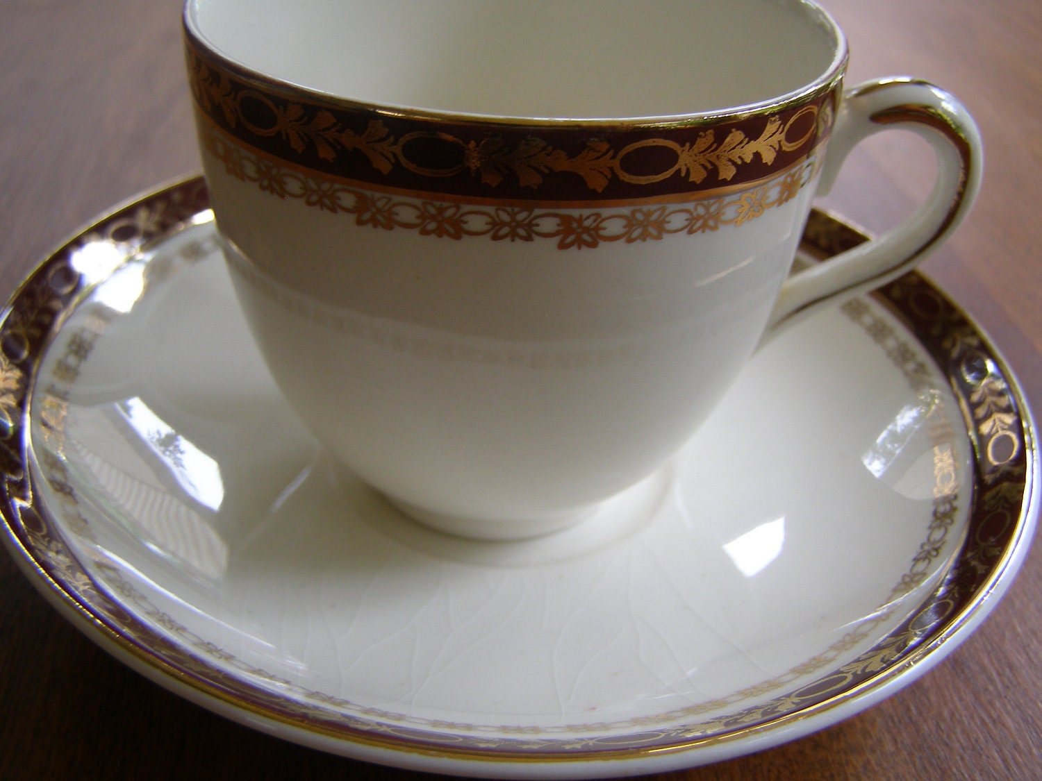 Vintage Alfred Meakin Kingsdale Pattern Maroon Cup & Saucer