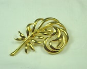 Vintage Feather Brooch Gold Pin Scarves Gift